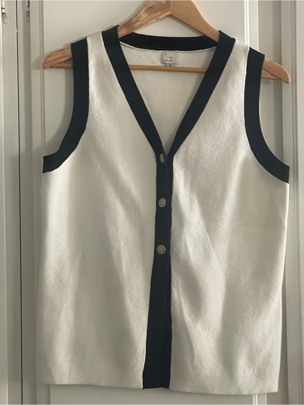 a new day Knit Sleeveless V-Neck Button Front Top - White with Black Trim, XL